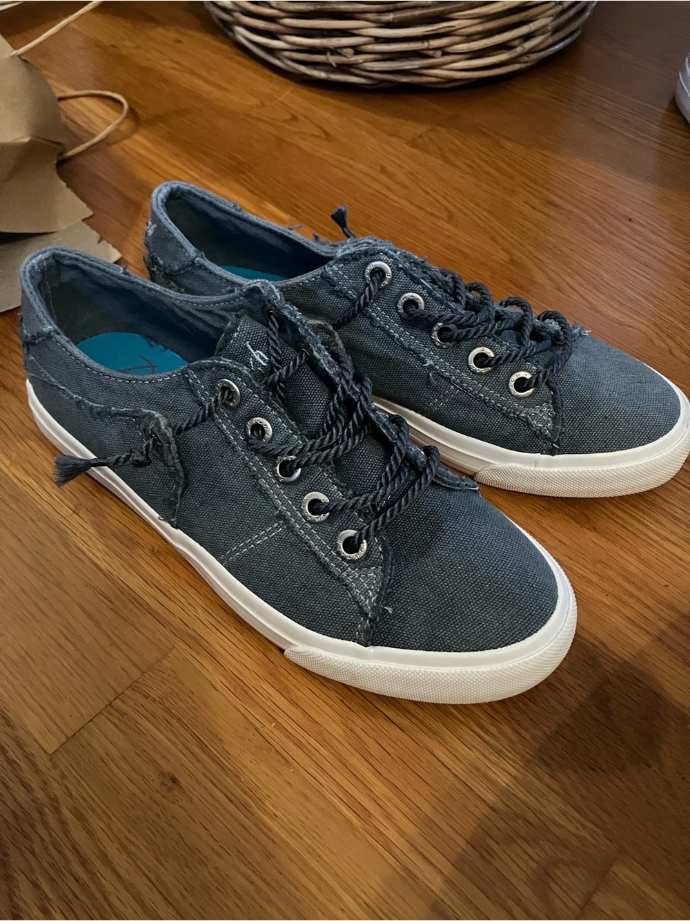 Kids Canvas Lace-Up Sneakers in Dark Gray
